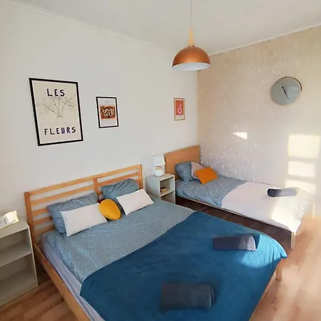2 Bedrooms Center